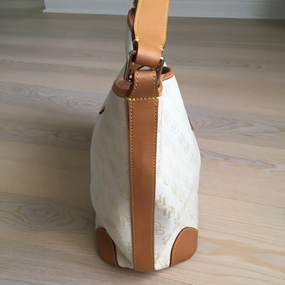 Dooney & Bourke EUC RARE Slouch Pristine Ivory/Cream Bag Beautiful Gold Hardware - Picture 4 of 16